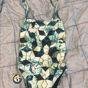 One piece training swim suit (size 34 JOLYN size)